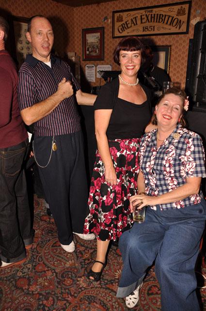 min 2011 11 19 pub 098